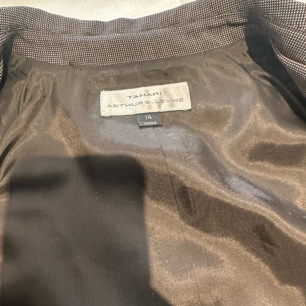 Suit - Picture 9 of 11